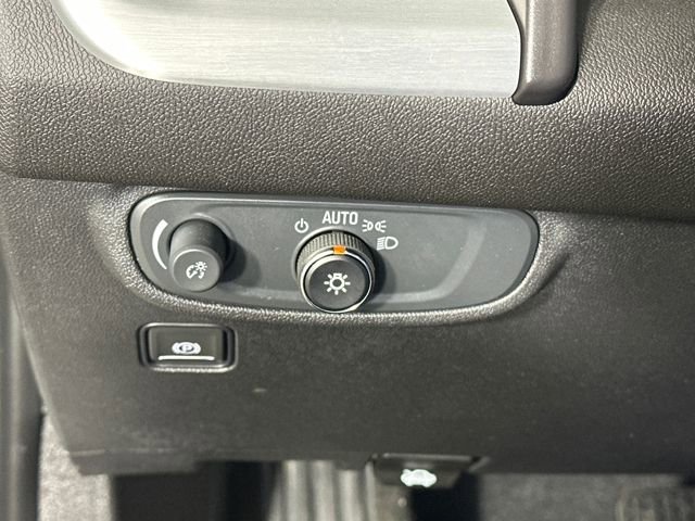 Used 2024 GMC Terrain SLE w/ Driver Convenience Package image 19