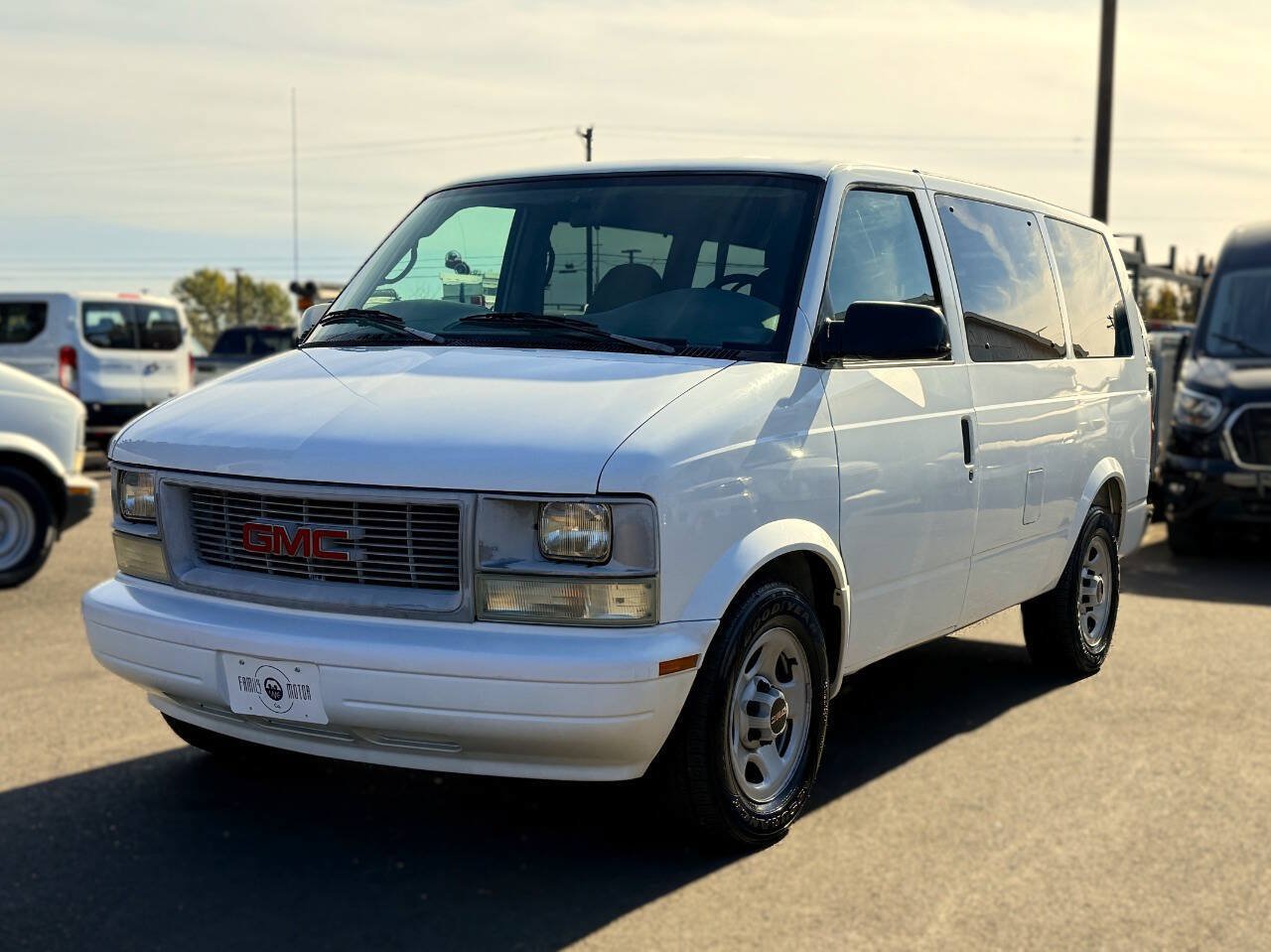 Used 2004 GMC Safari Passenger RWD image 1