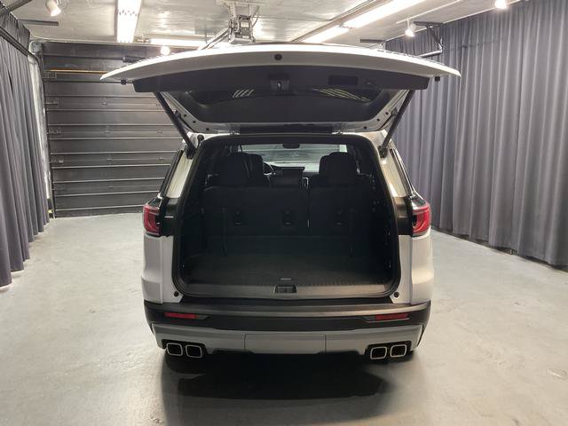 Used 2026 GMC Acadia Elevation w/ Elevation Premium Package FWD image 13
