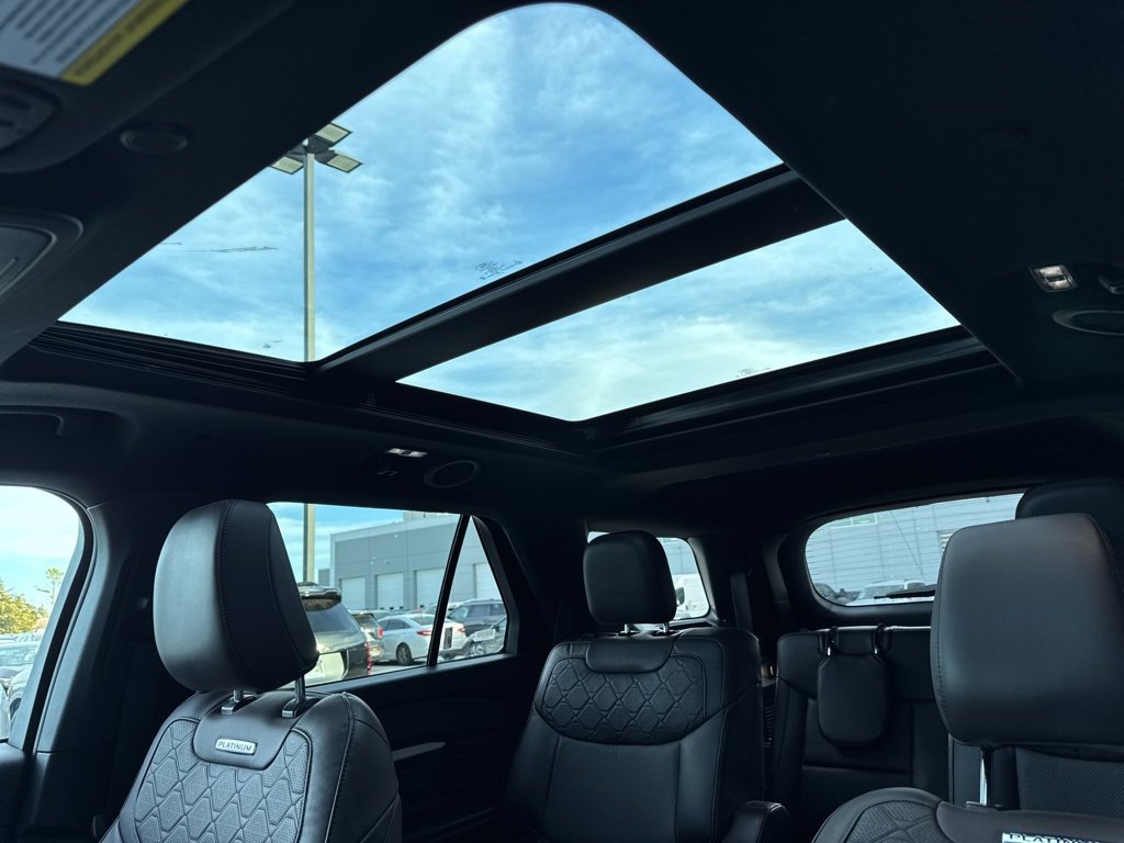 Used 2025 Ford Explorer Platinum w/ LUX Leather Package image 17