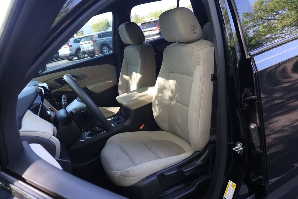 Used 2023 Chevrolet Traverse LS w/ Midnight/Sport Edition FWD image 31