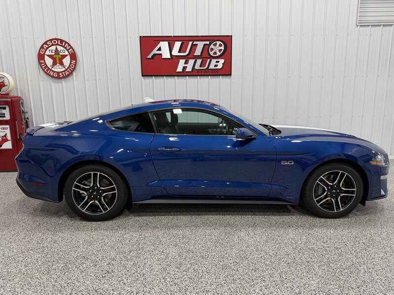 Used 2022 Ford Mustang GT Premium w/ Equipment Group 401A RWD image 3