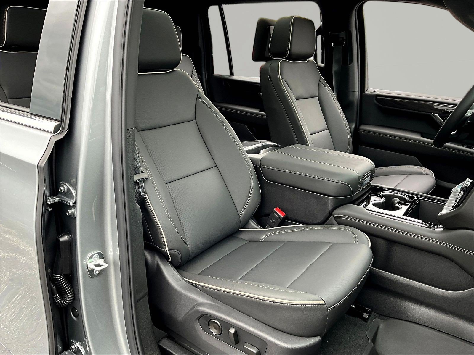 New 2026 GMC Yukon XL Elevation w/ Elevation Premium Package AWD/4WD image 19