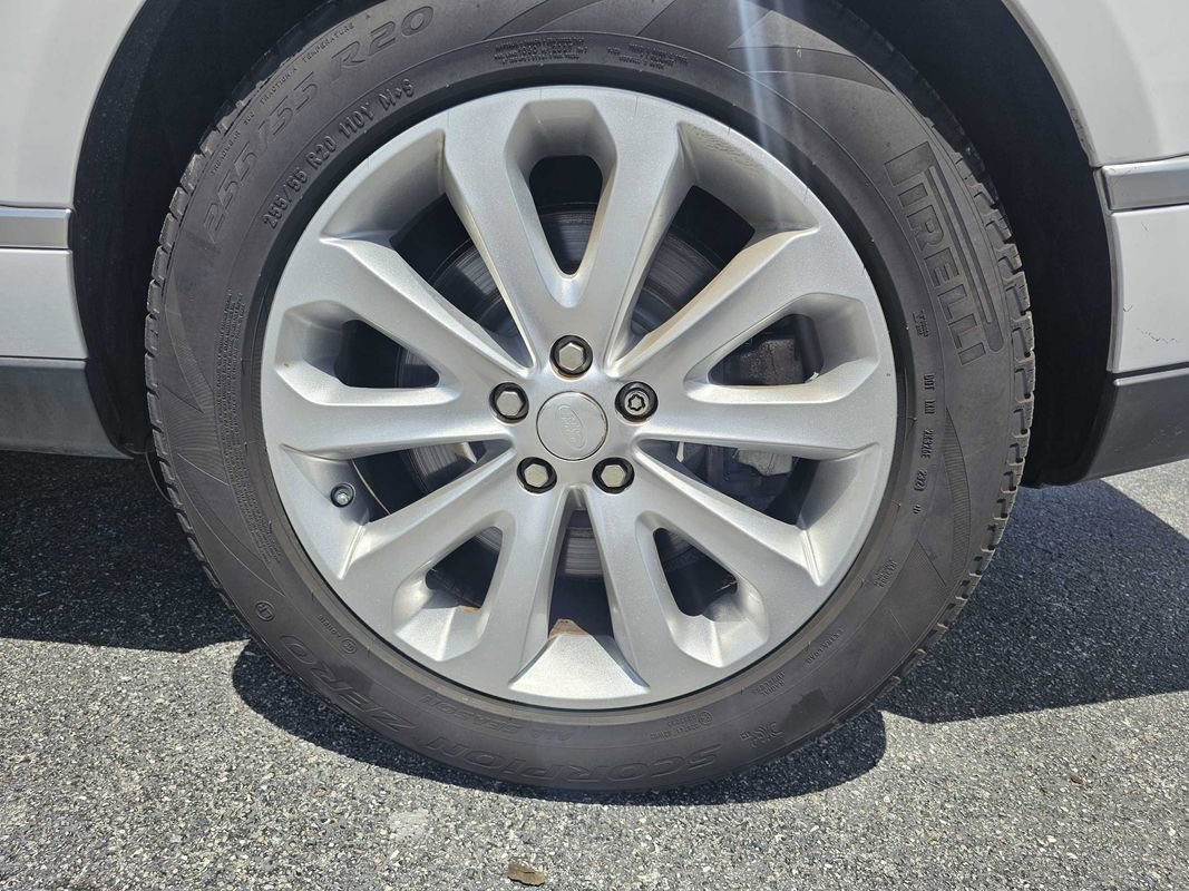 Used 2017 Land Rover Range Rover HSE image 4