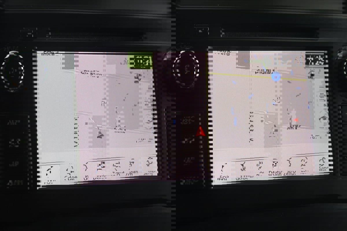 Used 2019 Nissan Titan SV w/ SV Convenience Package image 9