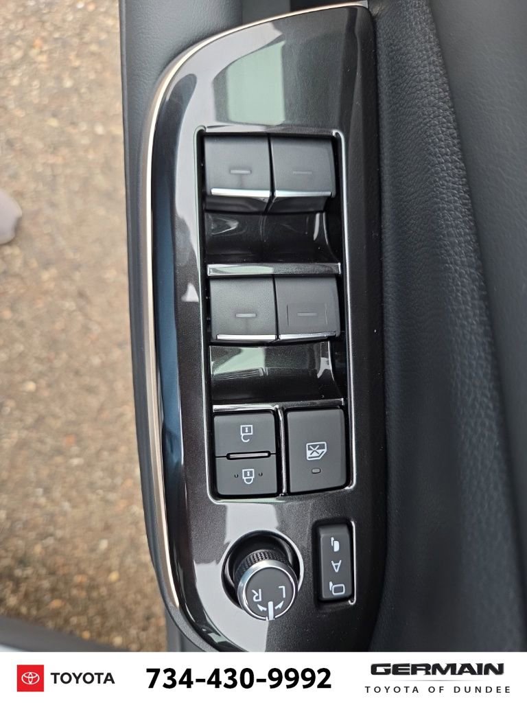 New 2026 Toyota Crown Platinum image 38