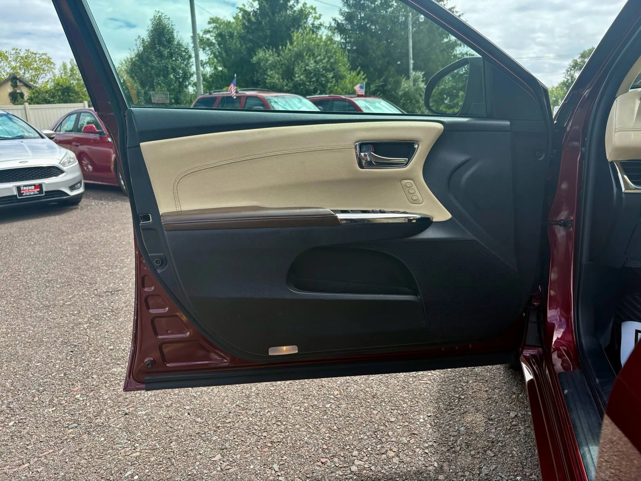 Used 2017 Toyota Avalon XLE Premium image 11