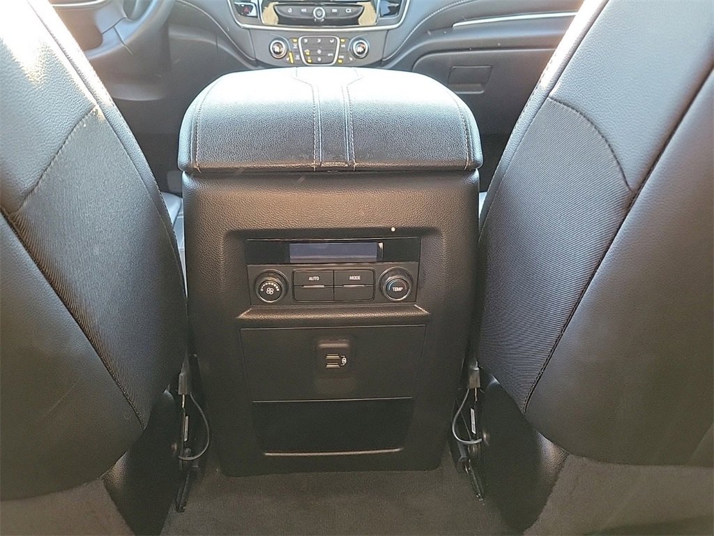 Used 2023 Chevrolet Traverse LT image 10