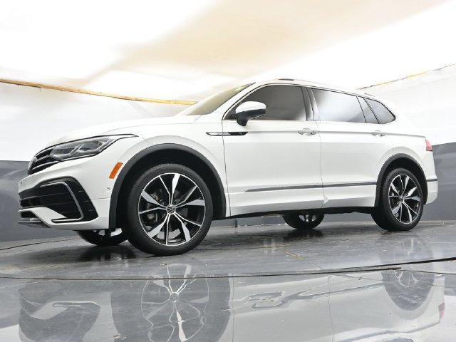 Used 2024 Volkswagen Tiguan SEL R-Line AWD/4WD image 30
