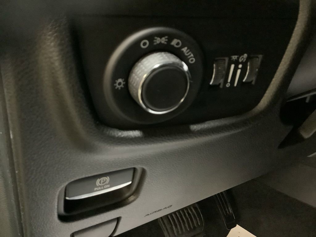 Used 2023 Jeep Grand Cherokee Altitude image 21