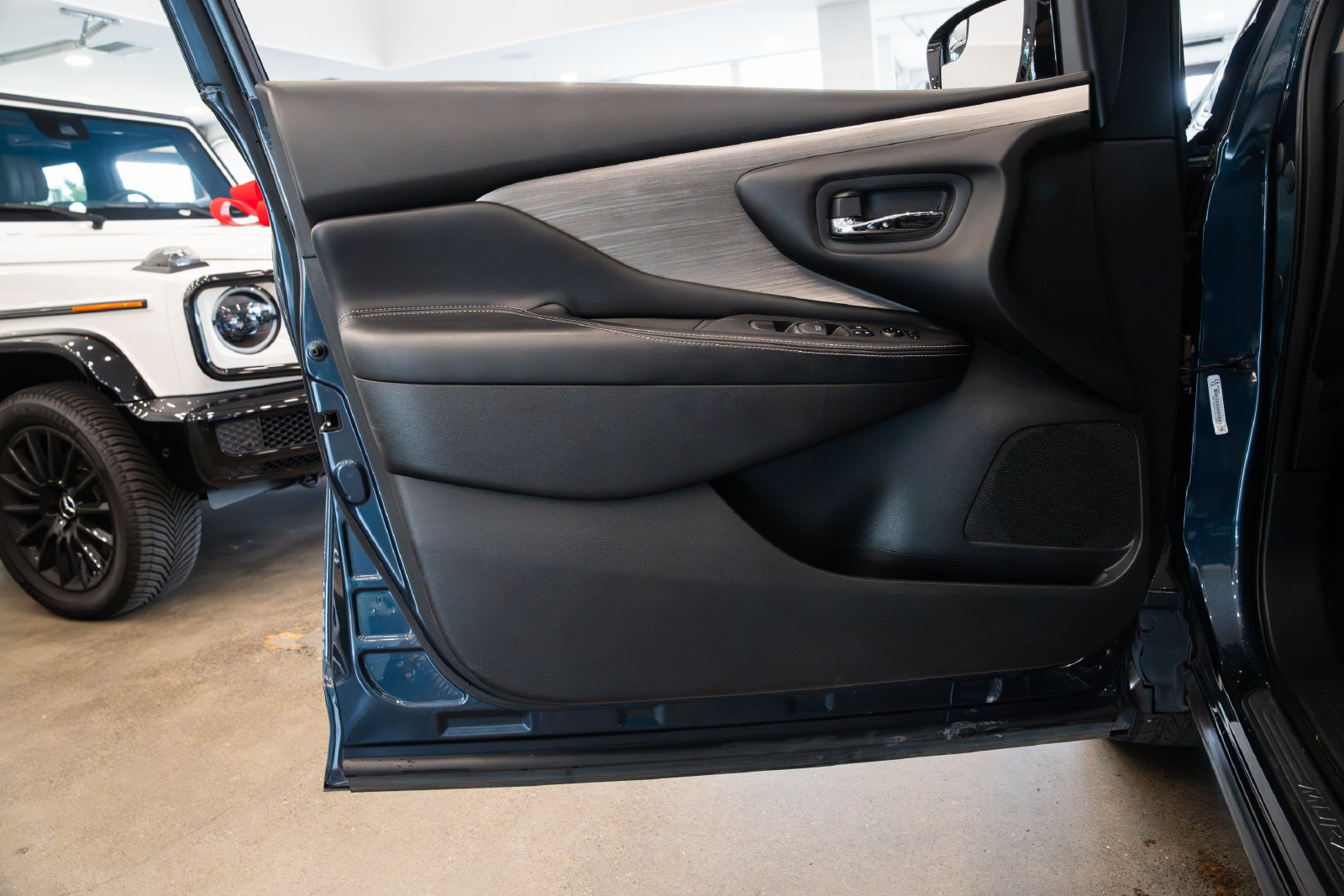 Used 2016 Nissan Murano SV AWD/4WD image 14
