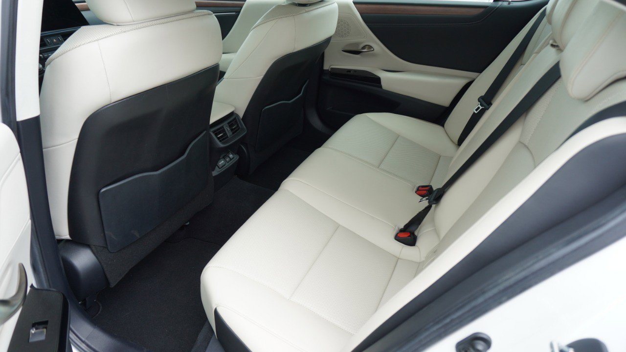 Used 2025 Lexus ES 350 w/ Premium Package FWD image 10