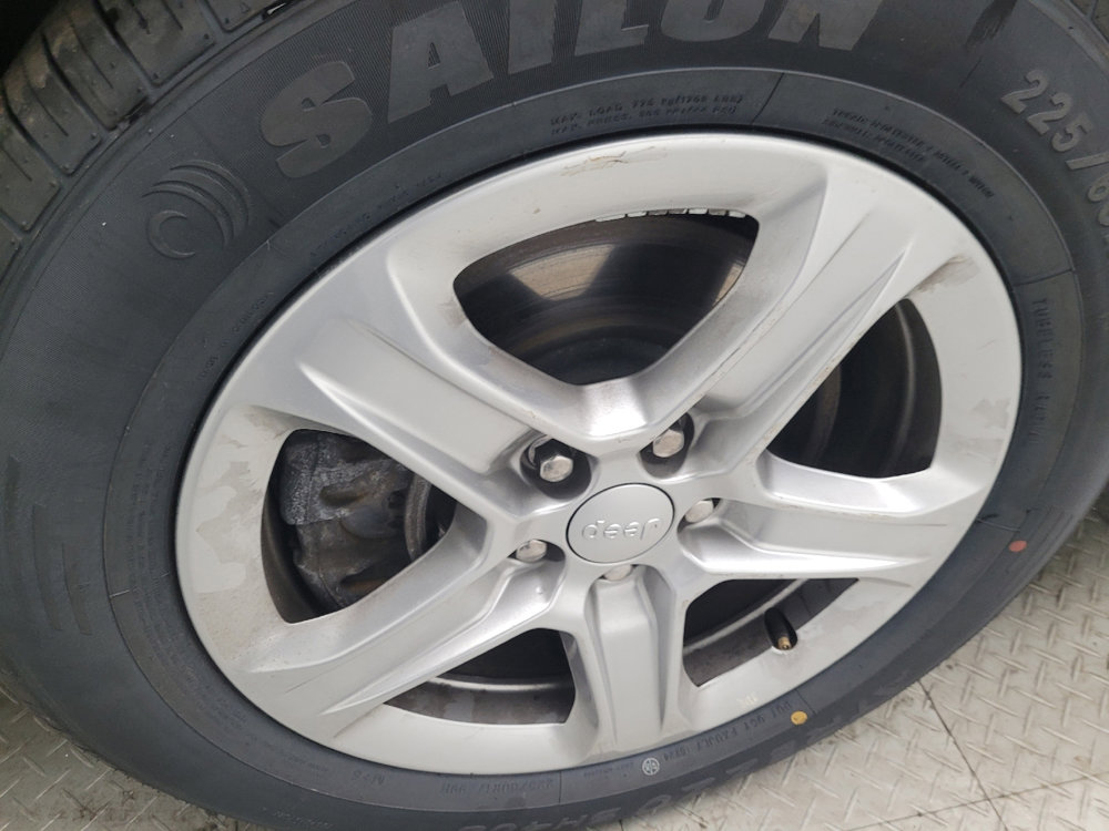 Used 2024 Jeep Compass Latitude w/ Altitude Special Edition image 31