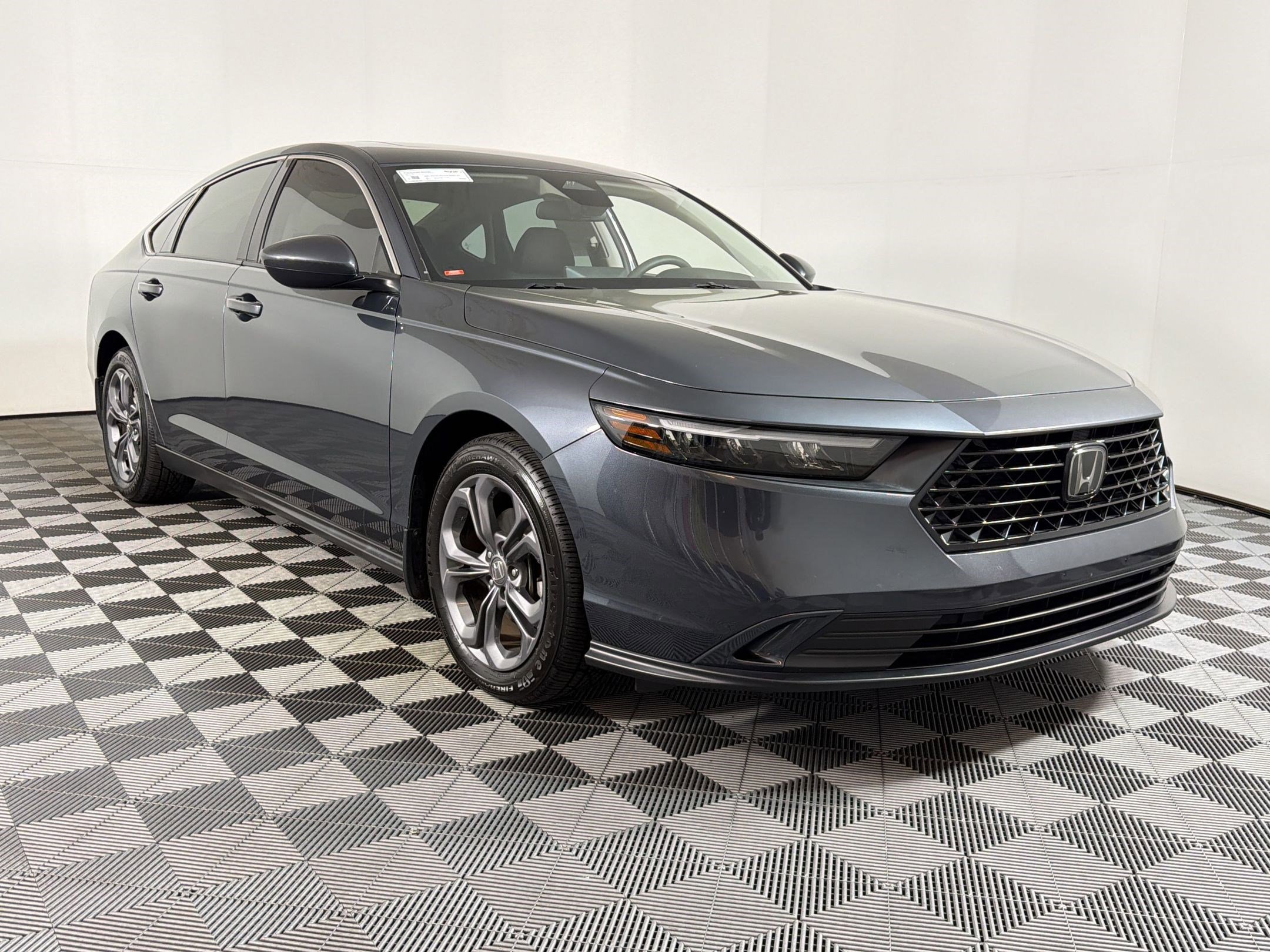 Used 2023 Honda Accord EX image 7