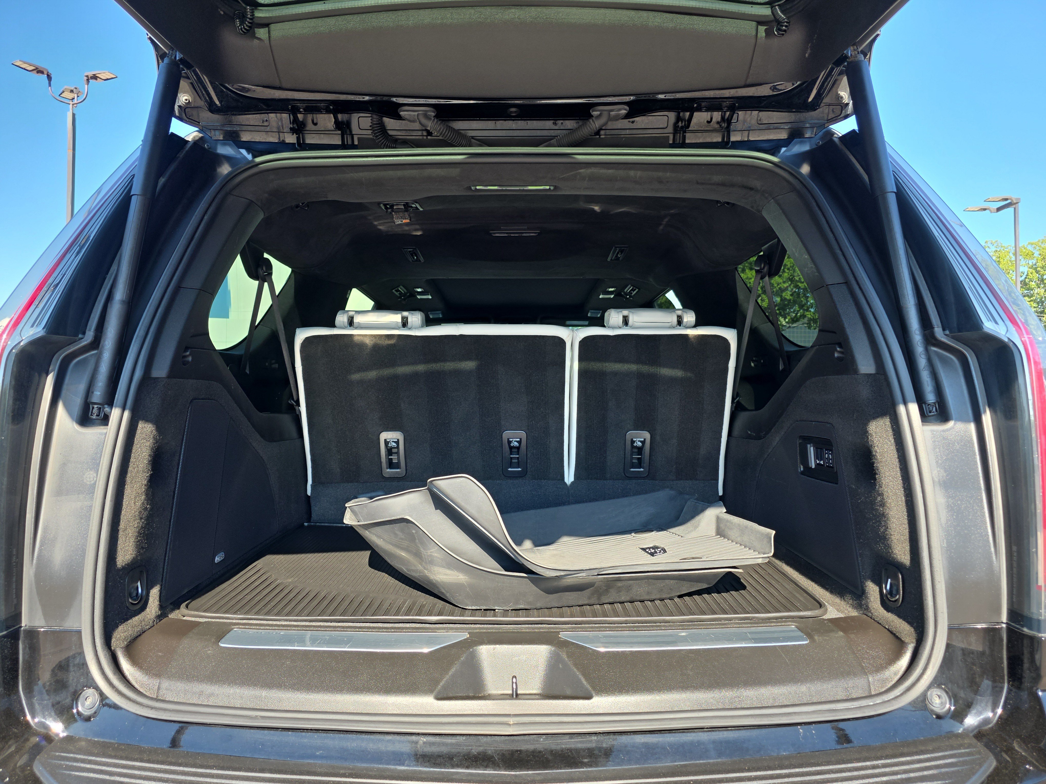 Used 2025 Cadillac Escalade ESV Sport Platinum w/ LPO, Floor Liner Package AWD/4WD image 15