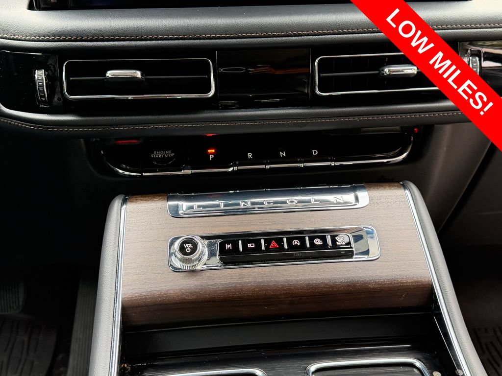 Used 2025 Lincoln Aviator Reserve AWD/4WD image 16