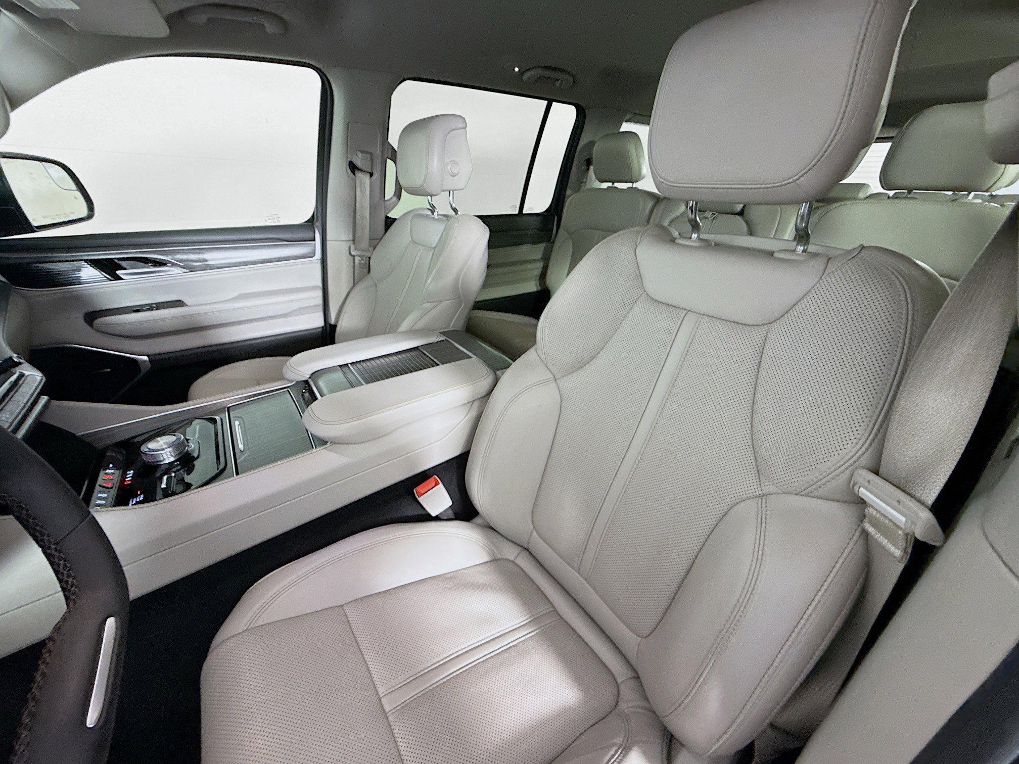 Used 2024 Jeep Wagoneer L Series II w/ Flexible Seating Group image 26