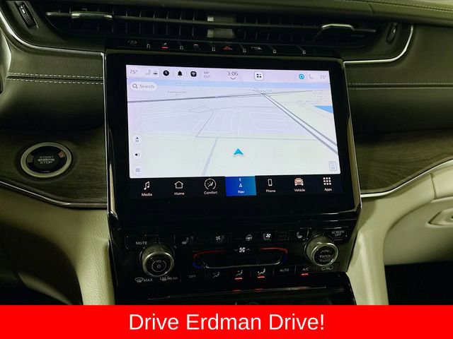 Used 2023 Jeep Grand Cherokee Overland w/ Adv Protech Group III AWD/4WD image 20