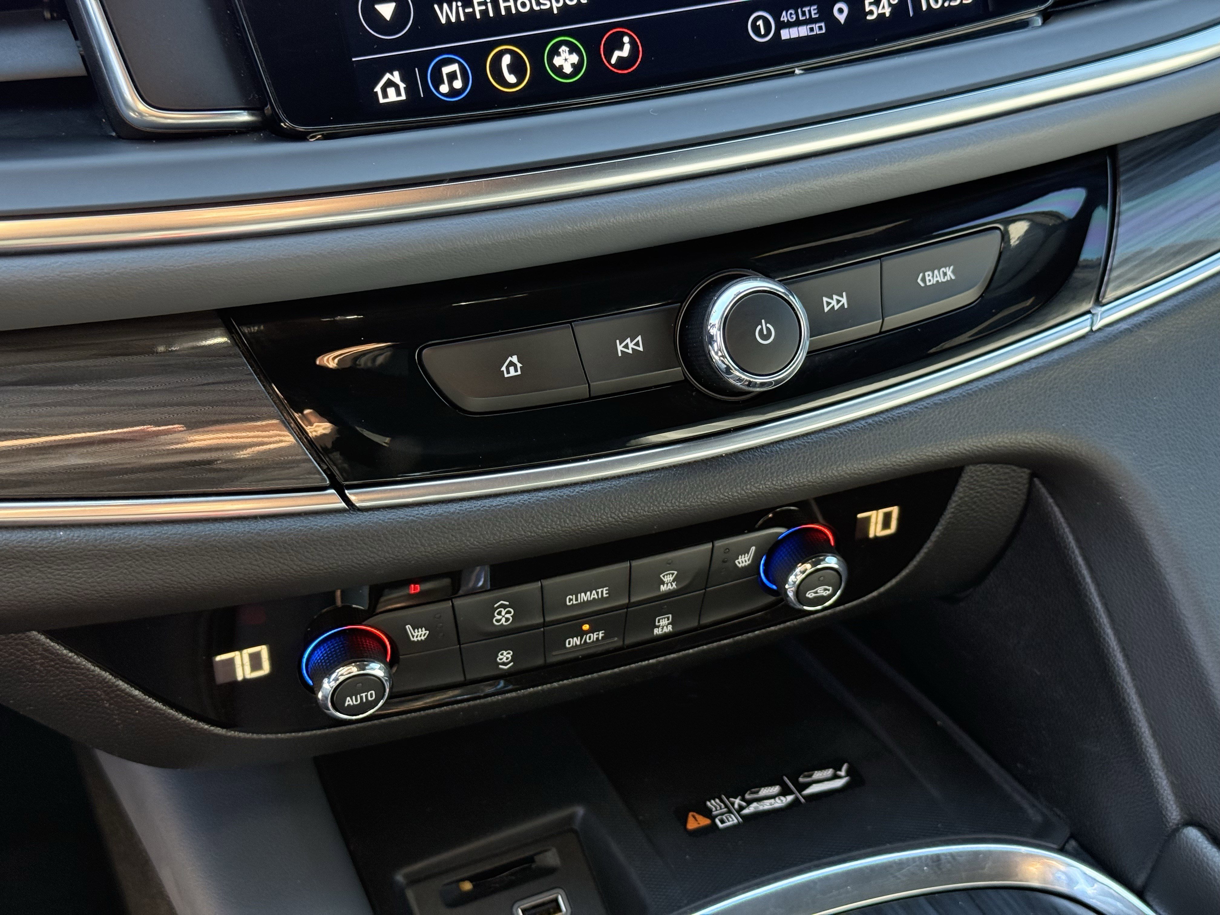 Used 2023 Buick Enclave Essence w/ Sport Touring Edition image 22