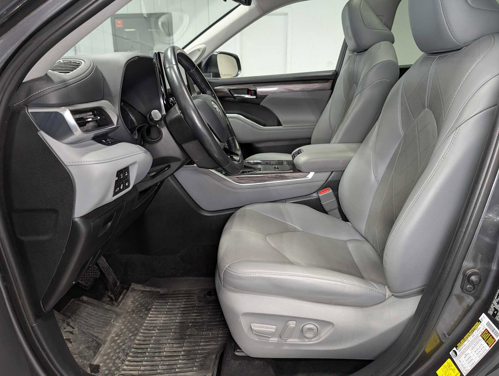 Used 2021 Toyota Highlander Platinum image 4