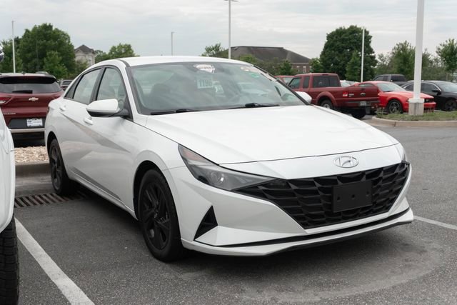 Used 2022 Hyundai Elantra SEL w/ Cargo Package FWD image 3