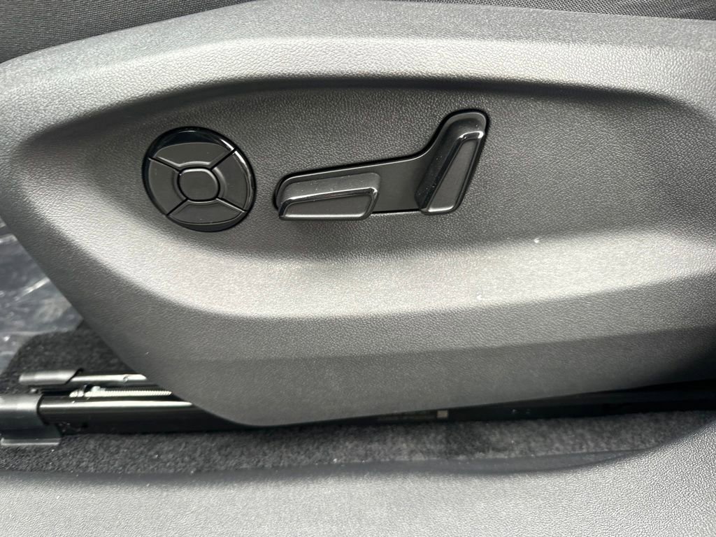 New 2026 Volkswagen Tiguan SE R-Line AWD/4WD image 13