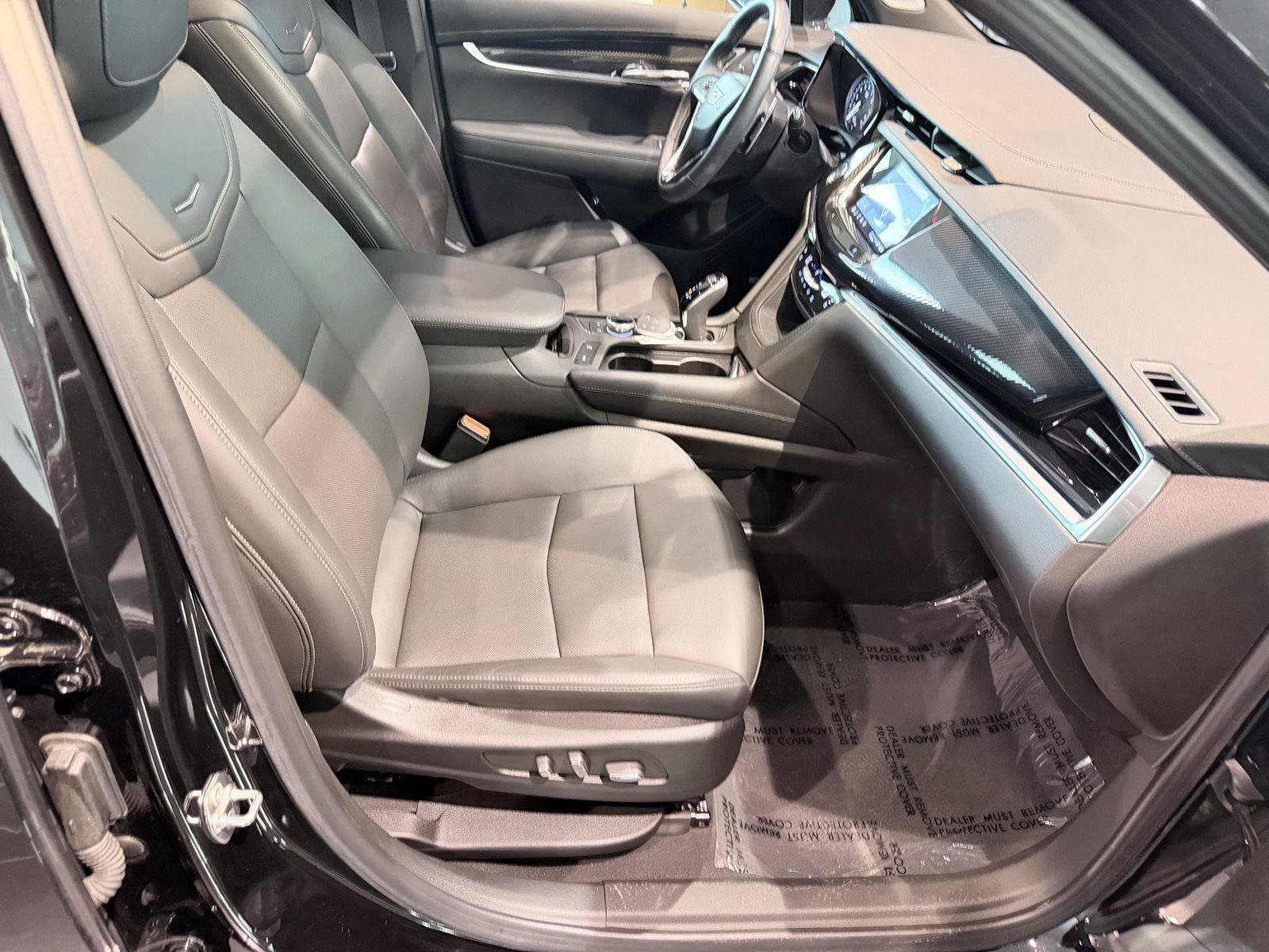 Used 2024 Cadillac XT6 Sport w/ Technology Package AWD/4WD image 29