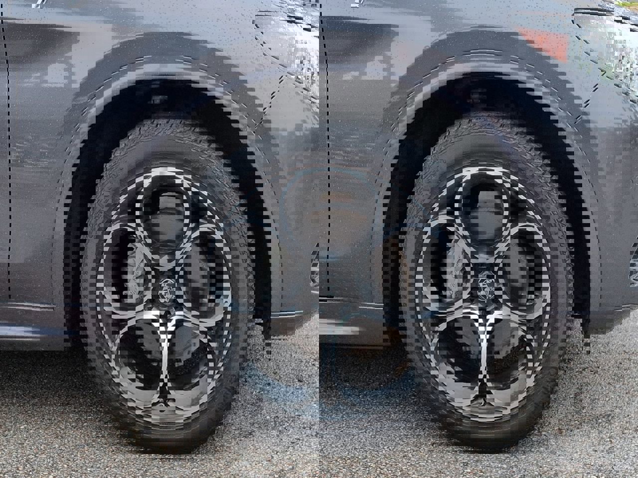 Used 2024 Alfa Romeo Stelvio Ti AWD/4WD image 10