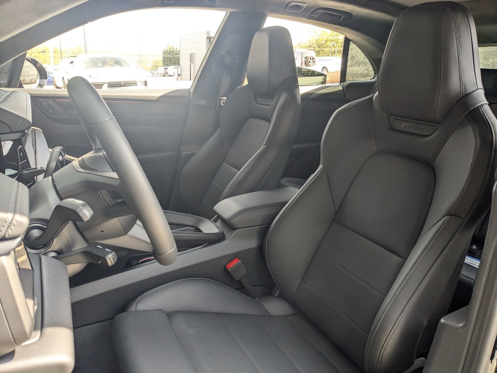 Used 2025 Porsche Macan Turbo Electric image 7