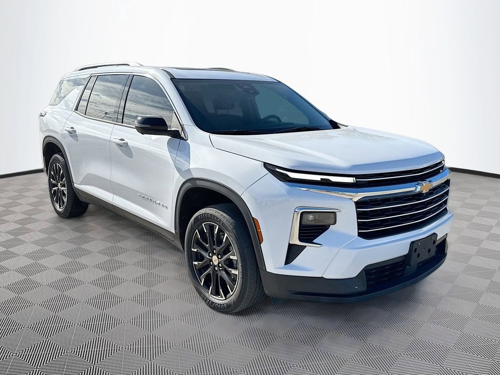 Used 2025 Chevrolet Traverse LT w/ Sun and Wheel Package image 3