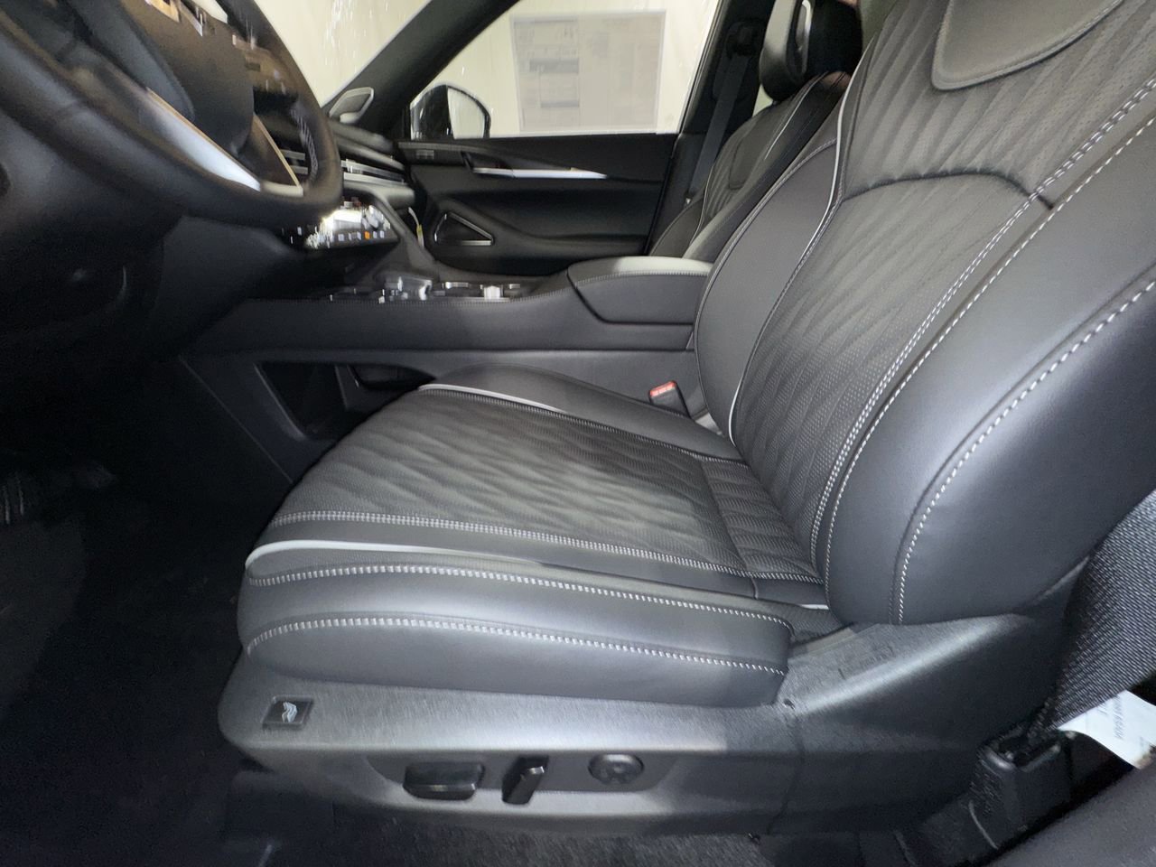 Used 2026 INFINITI QX60 Autograph w/ Dark Cargo Package AWD/4WD image 15