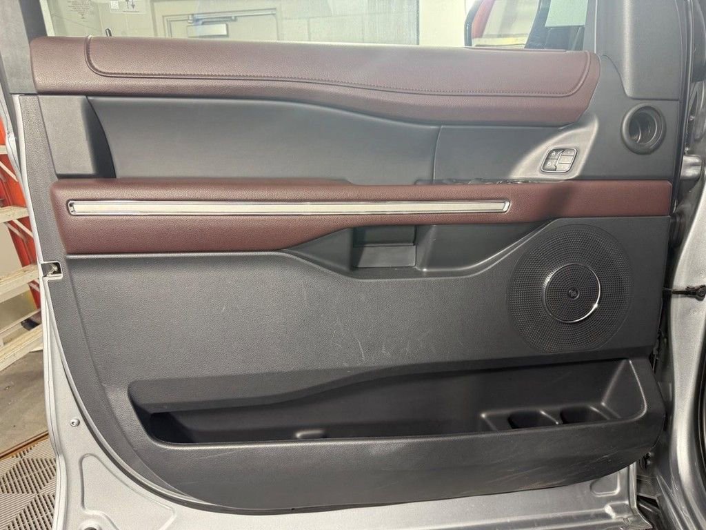Used 2023 Ford Expedition Max Limited image 14