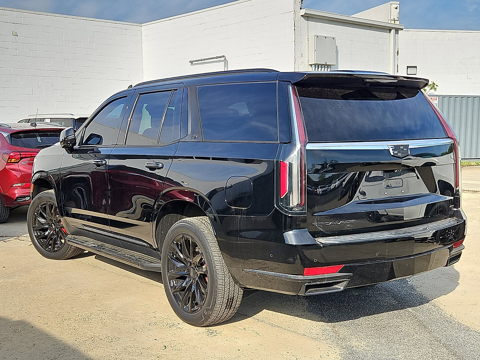 Used 2021 Cadillac Escalade Premium Luxury AWD/4WD image 7