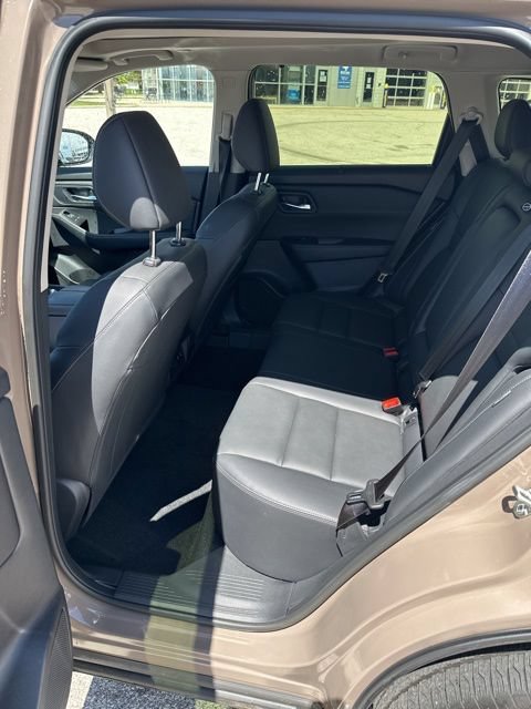 Used 2025 Nissan Rogue SL w/ Tech Package AWD/4WD image 11