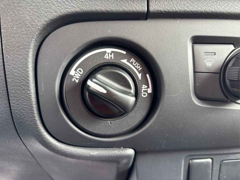 Certified 2025 Nissan Frontier PRO-4X image 32