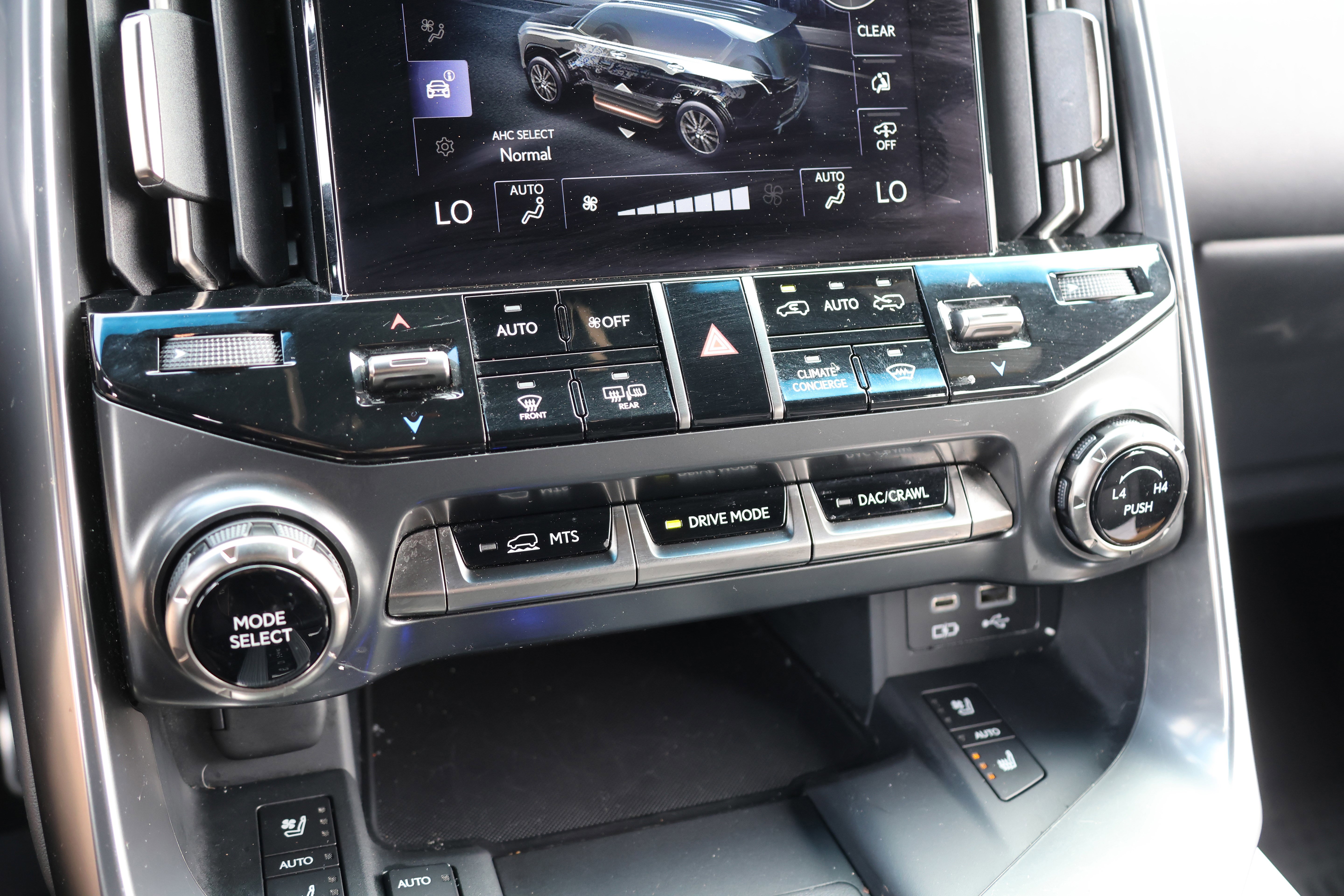 Used 2023 Lexus LX 600 F Sport image 28