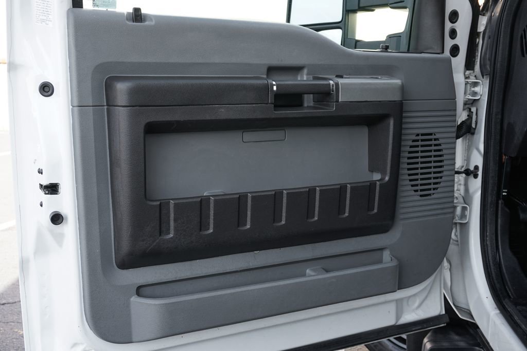 Used 2015 Ford F550 2WD Regular Cab Super Duty image 31