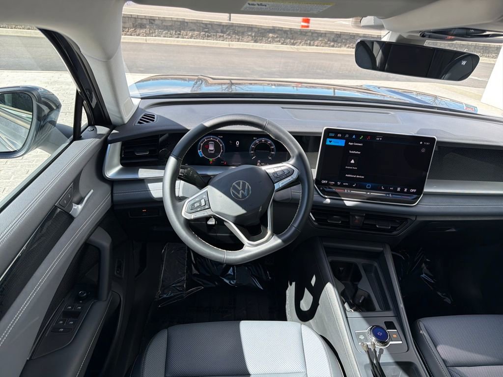 Certified 2025 Volkswagen Tiguan SE image 16