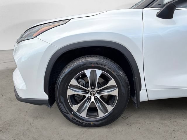 Used 2024 Toyota Highlander XLE AWD/4WD image 14