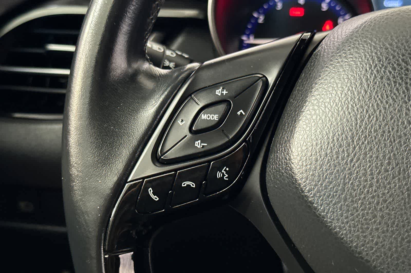 Used 2018 Toyota C-HR XLE FWD image 29