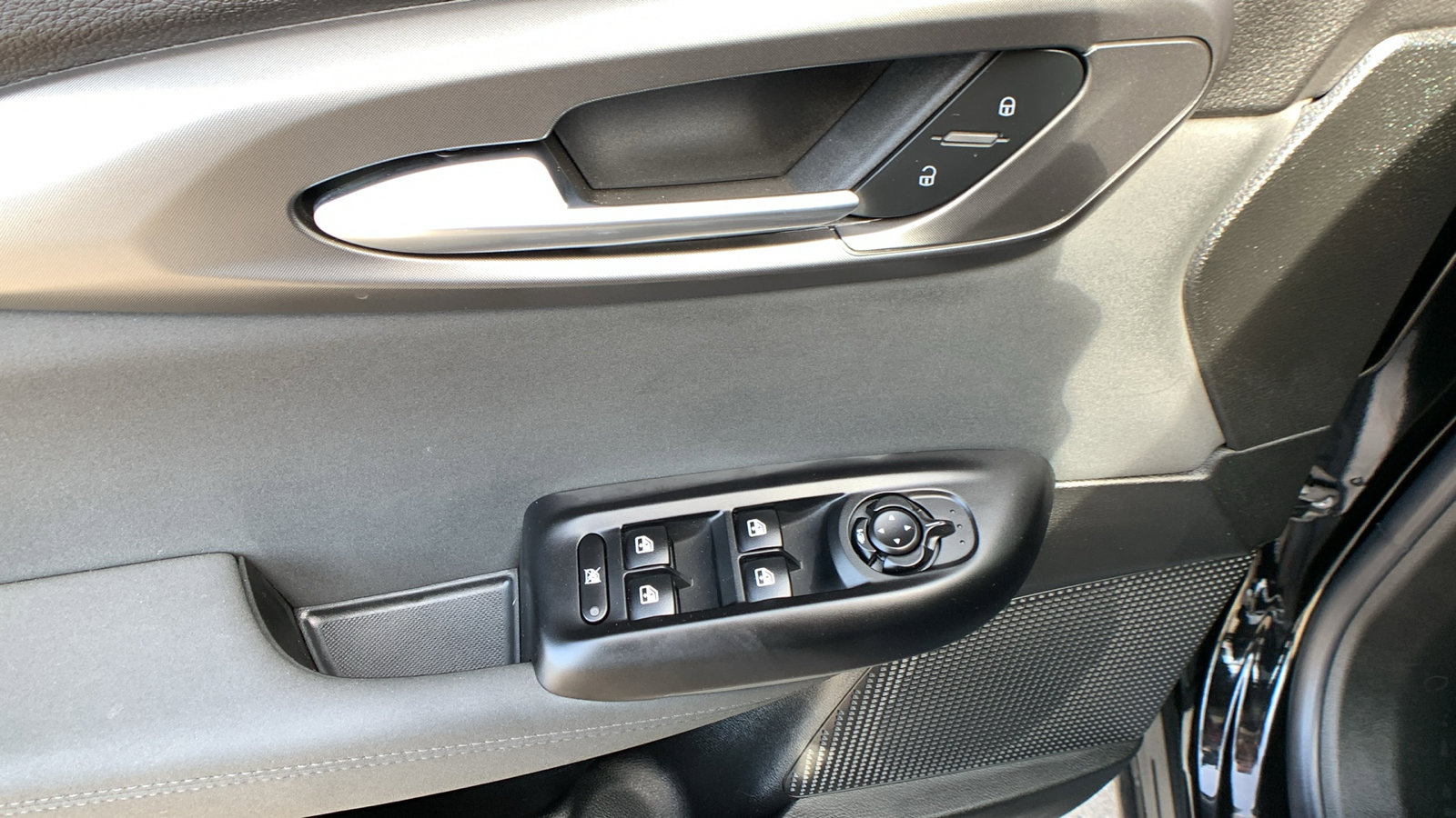 Used 2024 Alfa Romeo Tonale Veloce w/ Premium Interior Package image 12