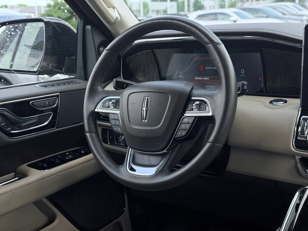 Used 2022 Lincoln Navigator 4WD image 34