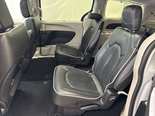 Used 2023 Chrysler Pacifica Limited FWD image 13