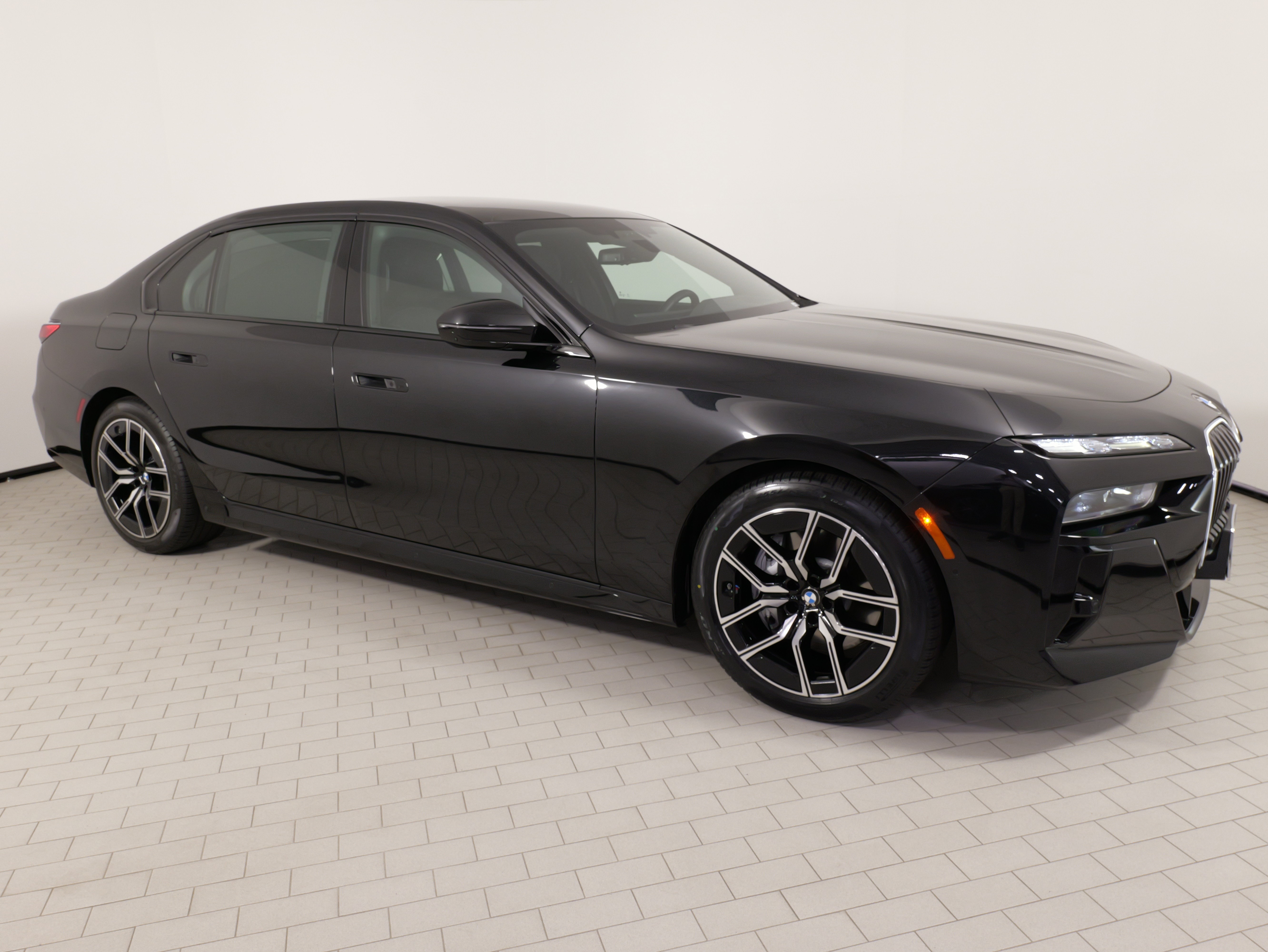 Used 2023 BMW 740i w/ Executive Package RWD image 9