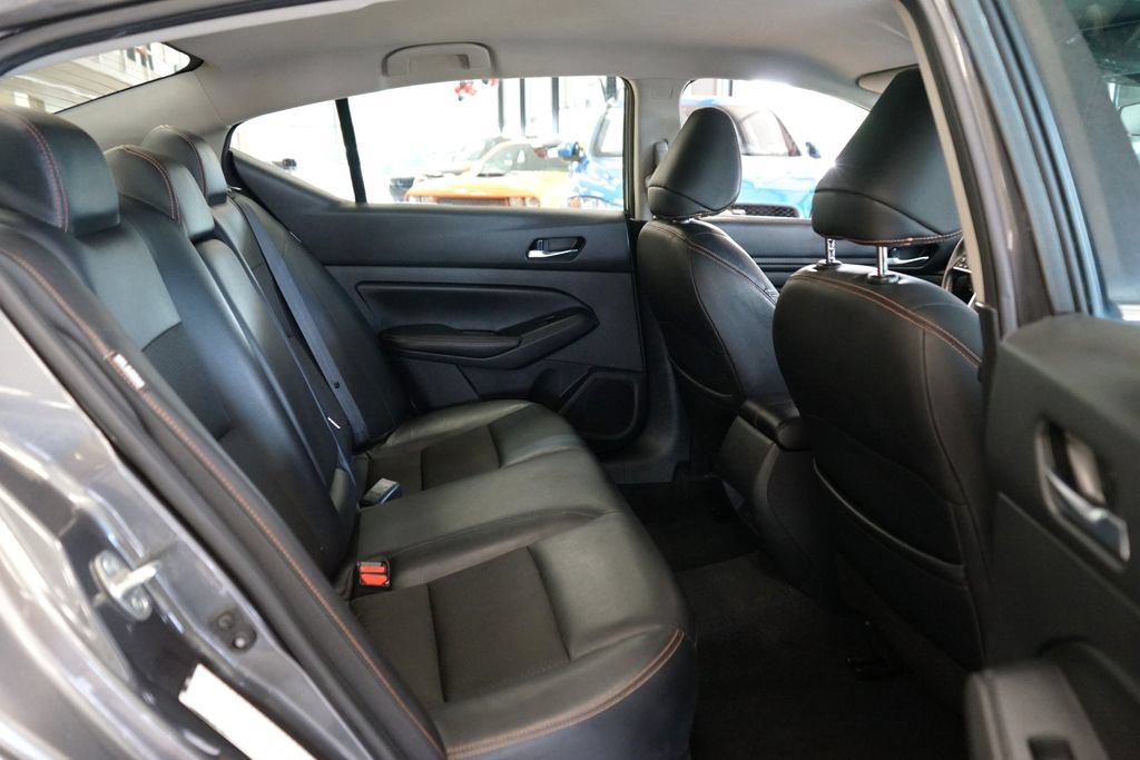Used 2021 Nissan Altima 2.5 SR FWD image 12