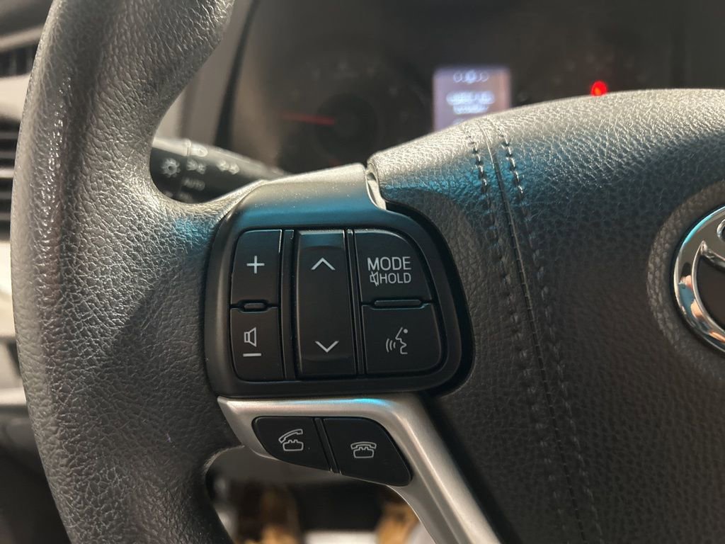 Used 2017 Toyota Sienna LE image 30