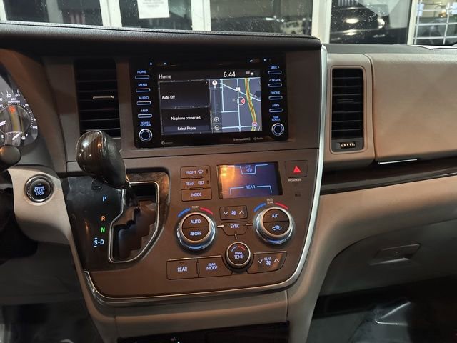 Used 2019 Toyota Sienna XLE image 21