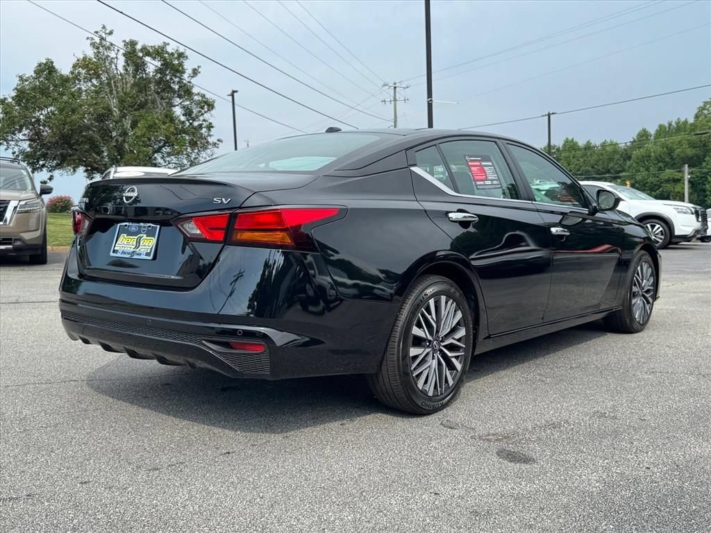 Certified 2024 Nissan Altima 2.5 SV FWD image 3