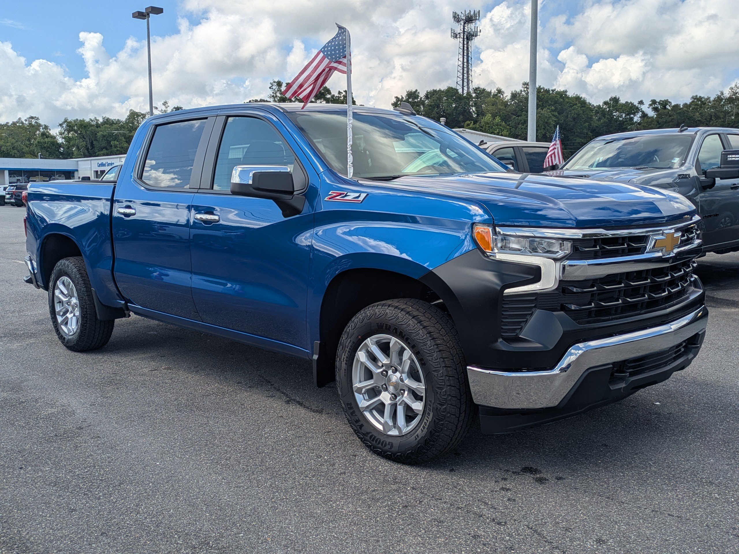 New 2026 Chevrolet Silverado 1500 LT w/ Z71 Off-Road Package AWD/4WD image 2