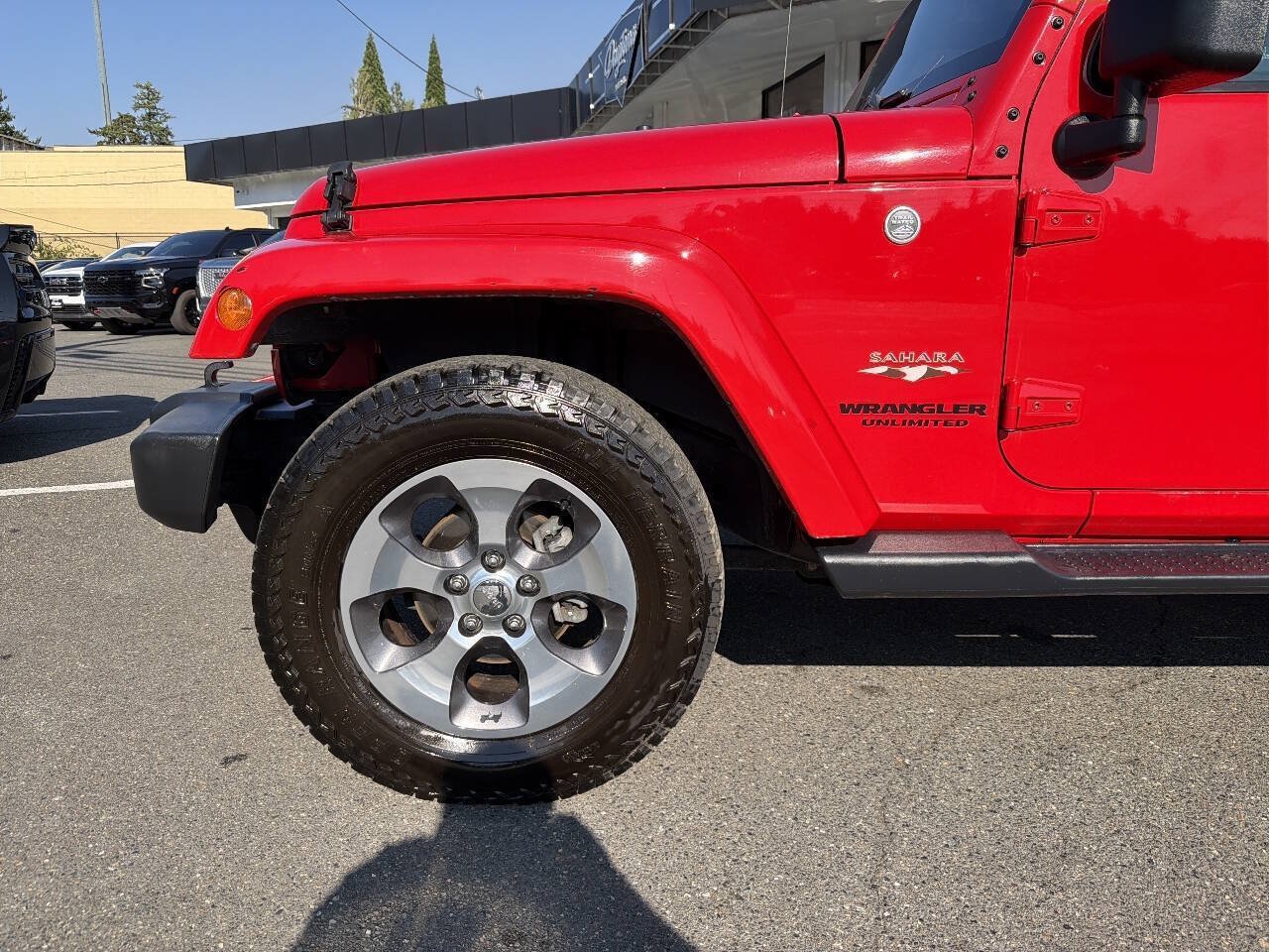 Used 2017 Jeep Wrangler Unlimited Sahara w/ Connectivity Group AWD/4WD image 12